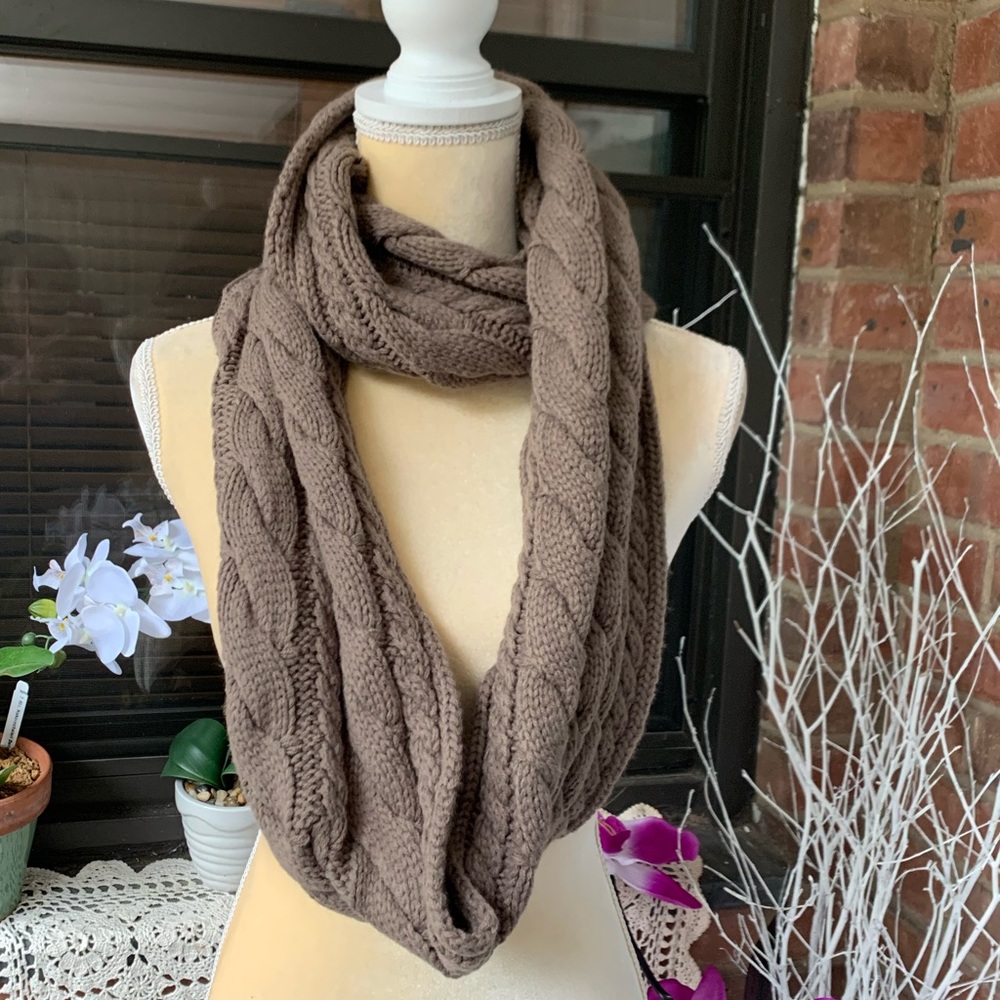 Urban Day Infinity Scarf Knit Brown